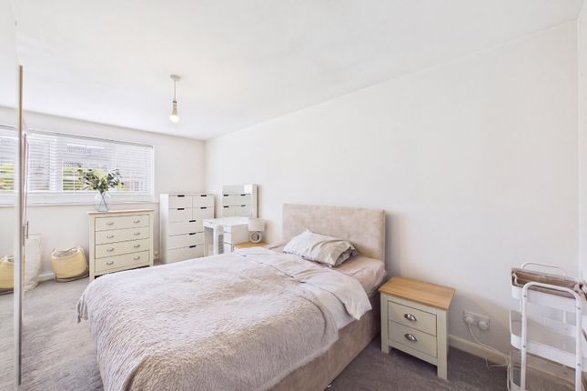 5C,, Murrells Lane, Camberley photo 4