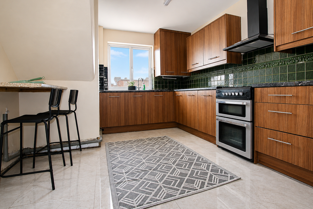 13, Wheatley Crescent, Hayes photo 3