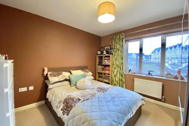 Flat for sale in Centurion House, 99 Varcoe Gardens, Hayes