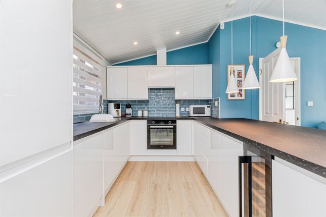 4, Woodside, Barley Lane, Hastings photo 3