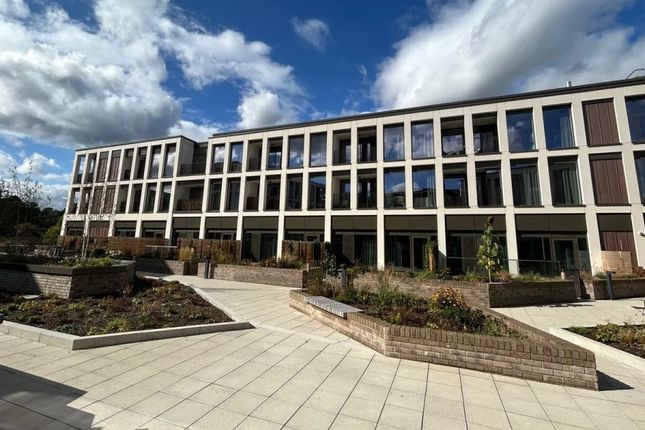 1-bed flat on 9 Milliners Way, Woking, £1,950/mo