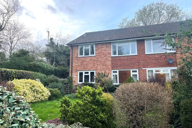 Flat to rent in Oak Tree View, Farnham, Surrey