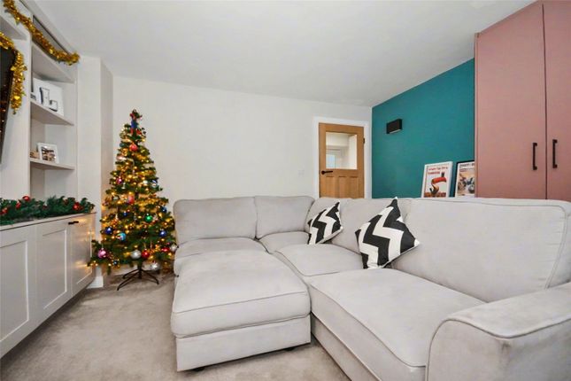 26, Lumby Lane, West Yorkshire photo 4