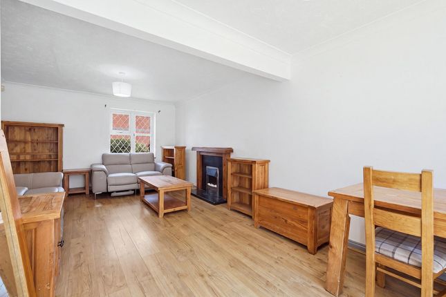 5, Niven Close, Wickford photo 4