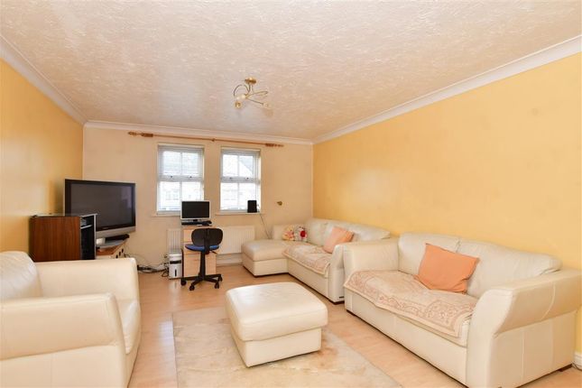Thumbnail Town house for sale in Lupin Crescent, Ilford, Essex