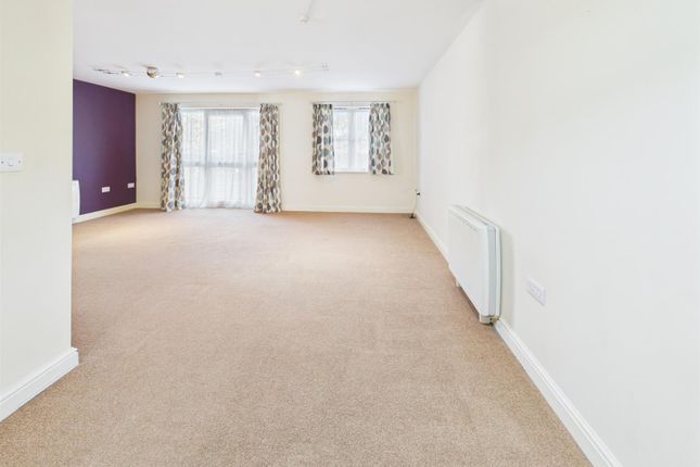 205, Riverside Drive, Lincoln photo 4