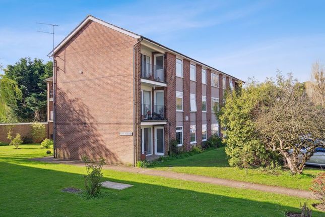 Flat for sale in Cressington Place, Bourne End