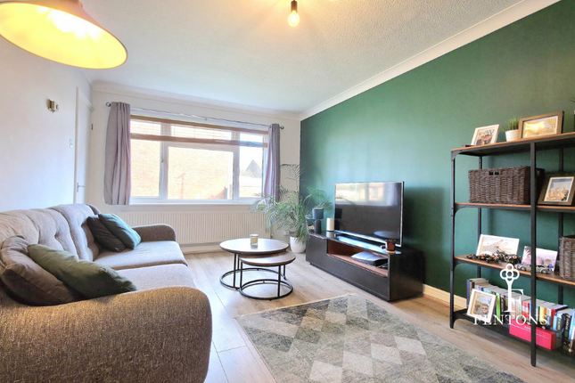 9, Wavring Avenue, Frinton-on-Sea photo 3