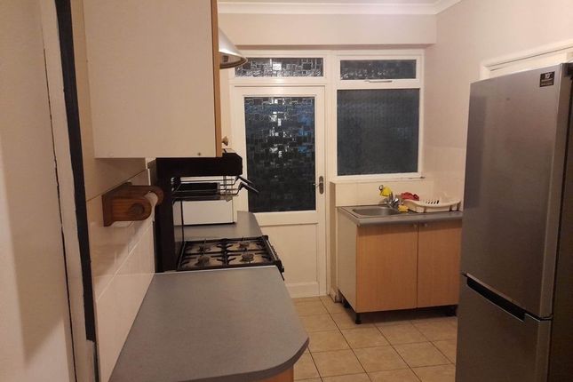 Clifford Road, Hounslow photo 4