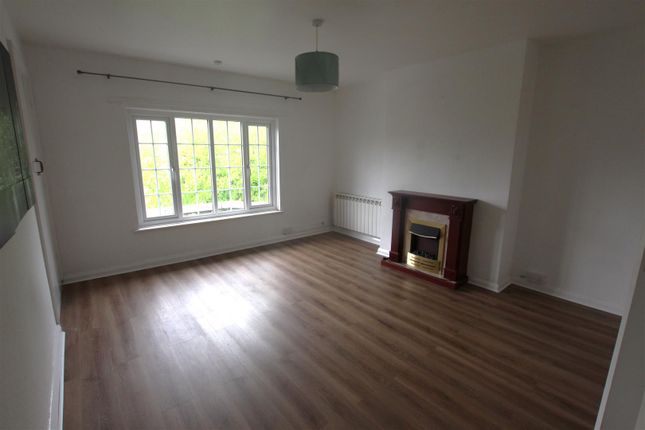 Flat to rent in Lushington Road, Eastbourne