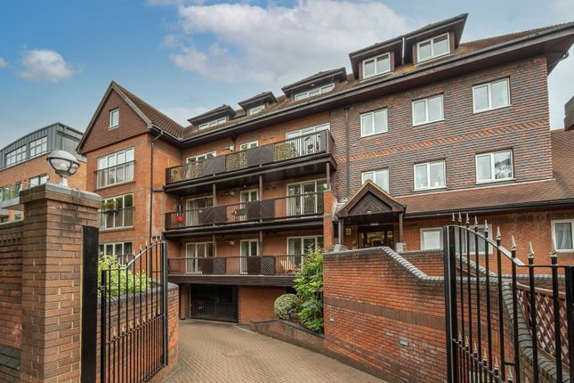 Thumbnail Flat to rent in Wimbledon Hill Road, Wimbledon, London