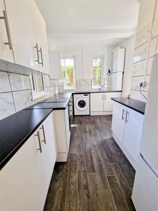 Thumbnail Property to rent in Brathway Road, London