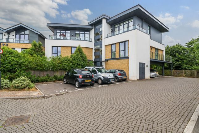 Flat for sale in Sycamore Avenue, Woking, Surrey