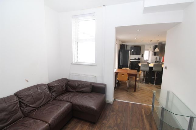 Rhymney Street, Cathays photo 3
