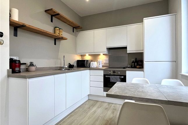 Flat 3, Venture House, 42, London Road, Surrey photo 2