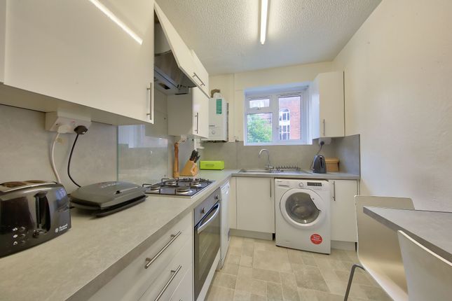 Thumbnail Flat to rent in Nelson Place, London