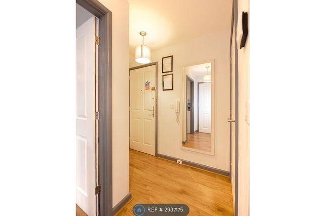 Flat, A Bassett Green Road, Southampton photo 4