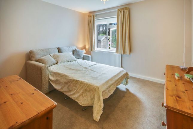 10, Martyns Place, East Grinstead photo 3