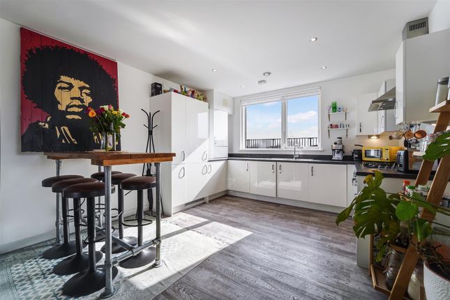 Flat 20 Disraeli House, 3, Breakspear Gardens, Colliers Wood photo 2