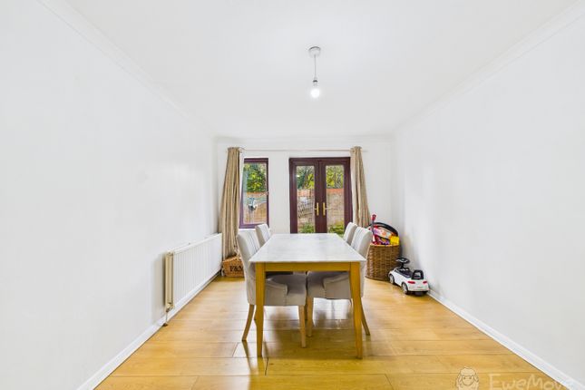 10, MELROSE CLOSE, BORDON photo 4