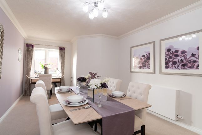 2 bed flat for sale in Botley Road, Park Gate SO31