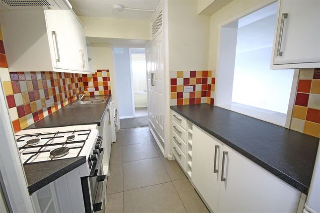 Flat to rent in The Pastures, Downley, High Wycombe