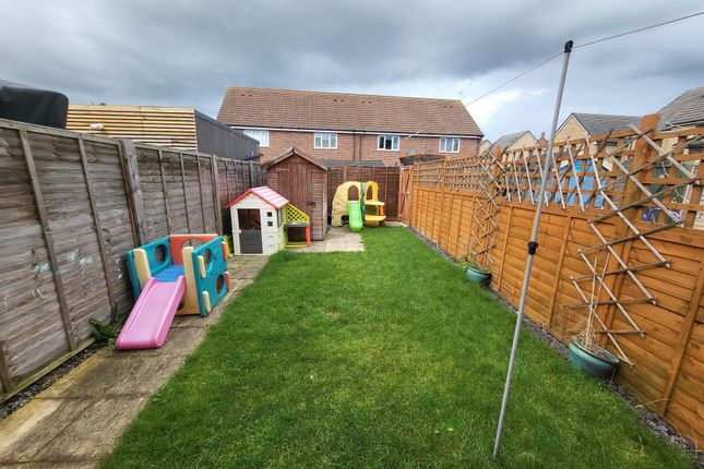Terraced house for sale in Maple Road, Didcot, Oxon