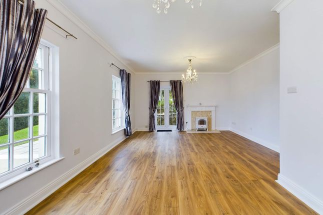Flat 5, Hillsborough, Torquay photo 2