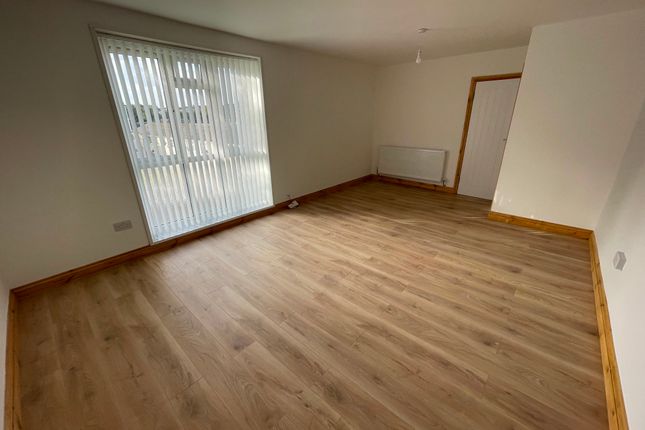 Flat 6 Goldcliff House, Cwmbran photo 4
