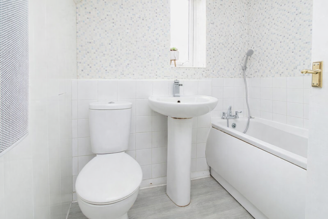 5, Twitchen Lane, Milton Keynes photo 3