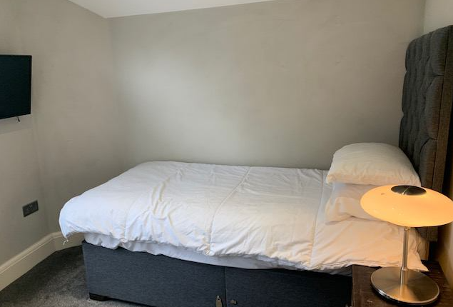 Room 7, 26, Woodford Rd, Watford photo 2