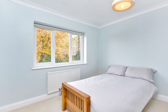 22, Forest Close, Kent photo 4