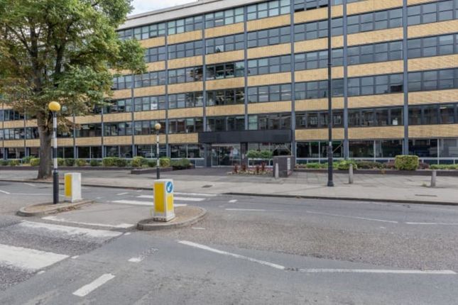 Office to let in High Street, London