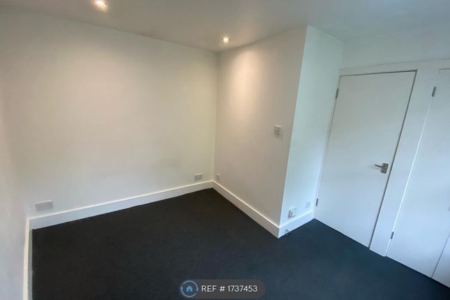 Flat to rent in Wood Street, High Barnet