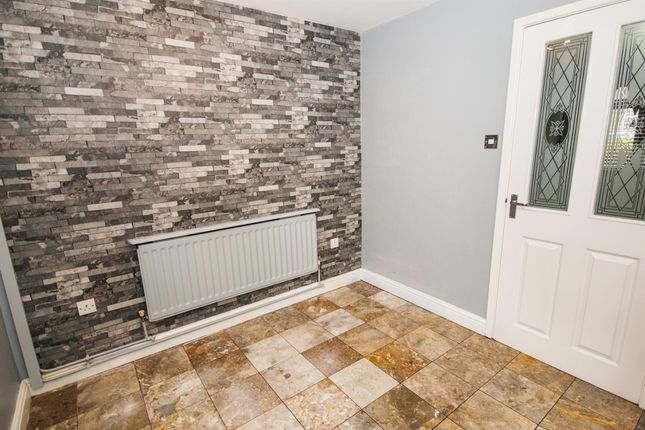32, Pine Street South, Bury photo 4