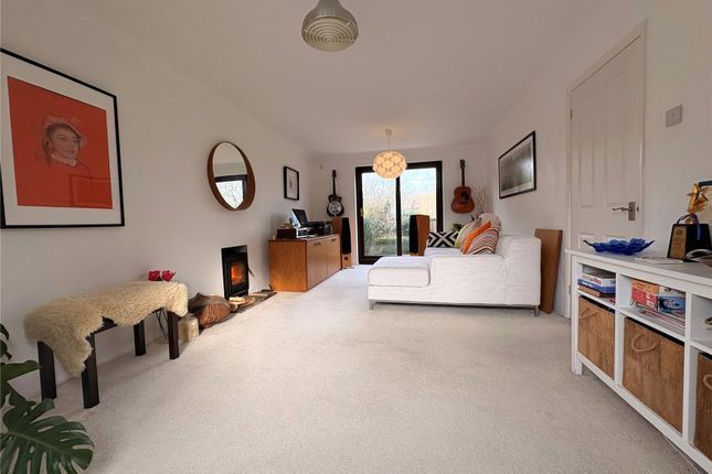 18, Armley Close, Northamptonshire photo 3