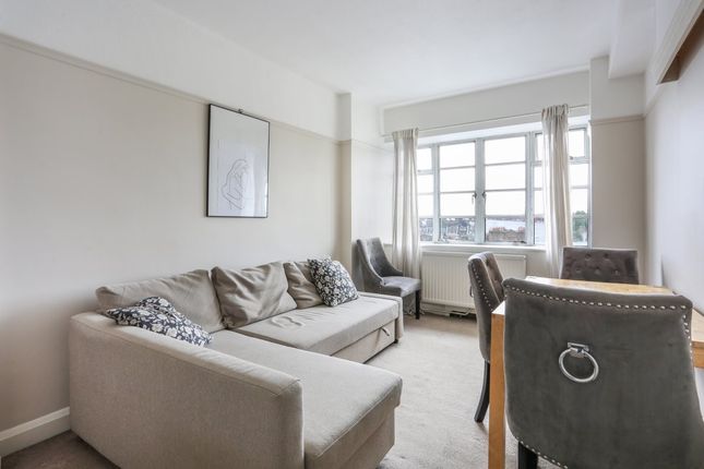 Flat to rent in Vicarage Gate, London