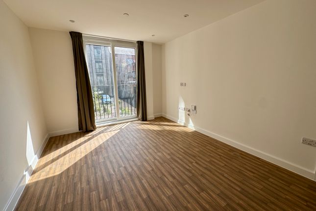 Flat E14, Leicester photo 2