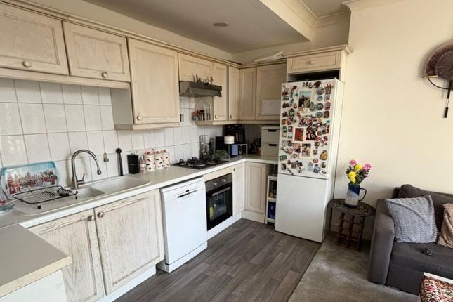 Flat 7 Hilltop Court, Alexandra Road, London photo 4