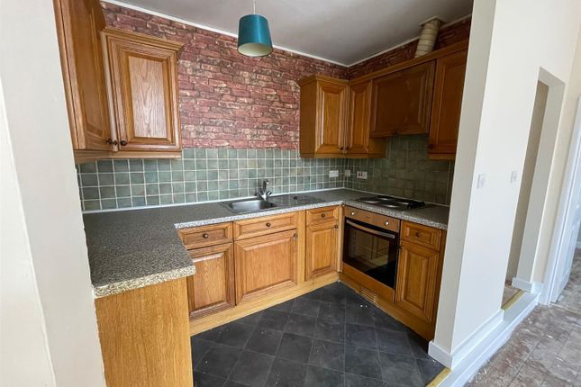 Flat 2, Albion Court, Commonside, Brierley Hill photo 2