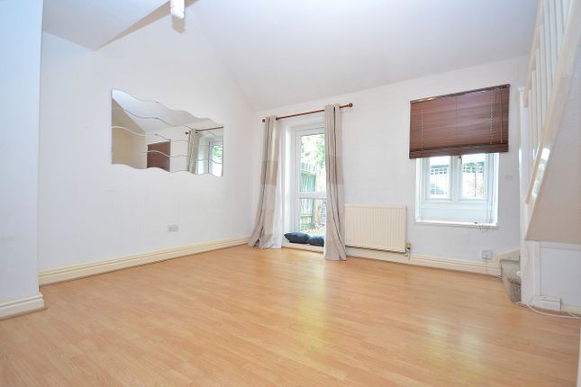 Farndon Close, Northampton photo 2