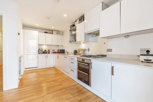 213 Icon Apartments, Duckett Street, London photo 5