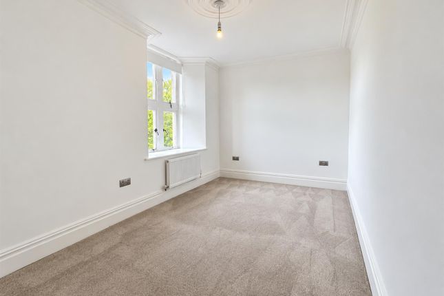 Flat, 68, Cleeve Court, Main Road, Cleeve photo 3