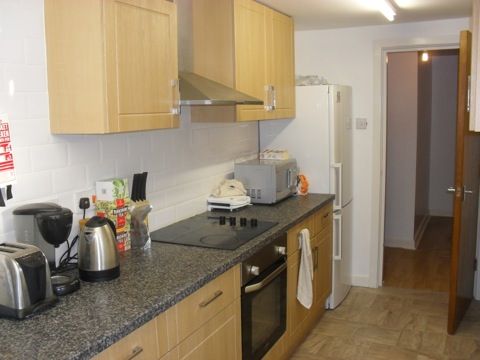 Thumbnail Property to rent in Midland Road, Hyde Park, Leeds
