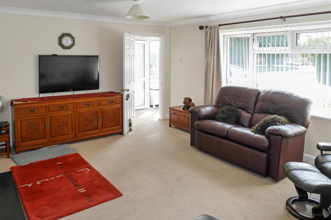33, Holly Drive, Littlehampton photo 2