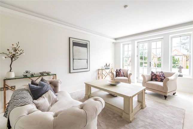 3 Monterey Place,, Oakshade Road, Leatherhead photo 2