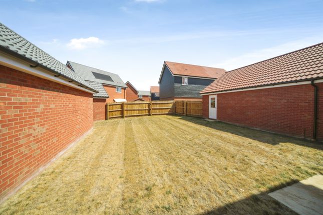 15, Ellis Close, Bury St. Edmunds photo 2