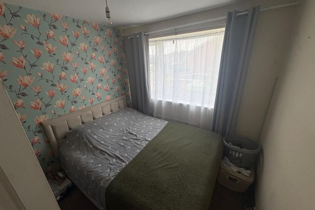 73 Pembroke Avenue, Leicester photo 5