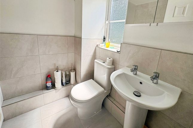 16, Laird Court, Surrey photo 3
