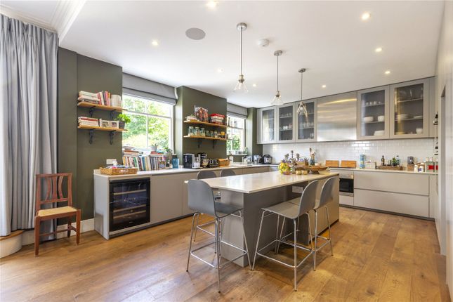 2, Richmond Hill, Surrey photo 4